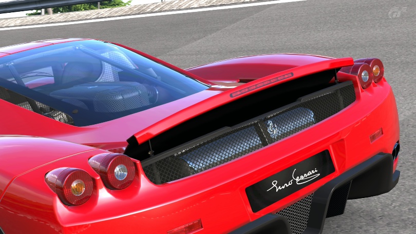 Enzo-Ferrari-3.jpg